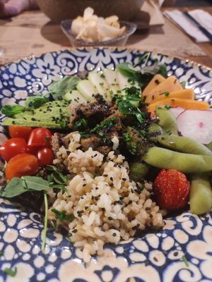 Ensalada poke con aliño de trufa y seitan at Llévame al Huerto in Gran Canaria