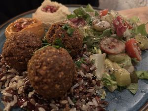 Falafel ryz i hummus   at Warzywniak in Poznan