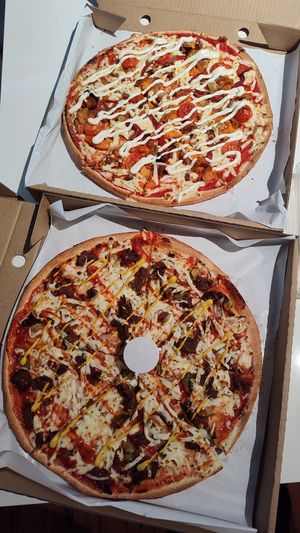 Vegan cheeseburger and vegan peri pumpkin pizzas at Parrino's Pizza in Miranda
