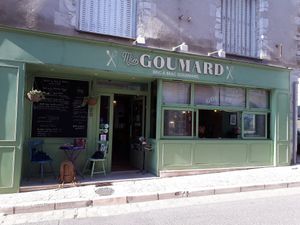 View from outside at Miss Goumard in Blois