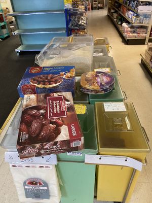 Cedar Market in same strip mall  at Cedars Grill in St Petersburg