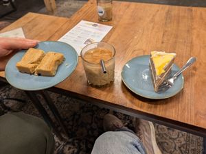 Butter cake, chilled chai and mango cake at I Scream Coffee in Leiden