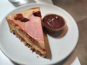 Cheesecake and Buttercup at Under the Sun Cafe in Long Beach