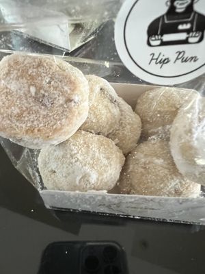 Almond macarons   at HiPizza in Taipei