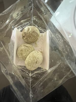 Green tea macarons  at HiPizza in Taipei