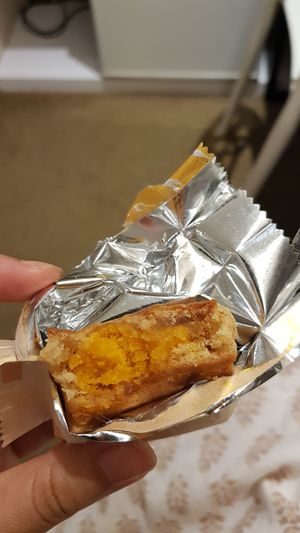 Pineapple cake with vegan yolk at HiPizza in Taipei