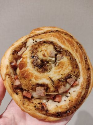 Ham and rosemary snail at HiPizza in Taipei