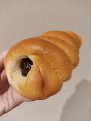 Chocolate filled bread at HiPizza in Taipei