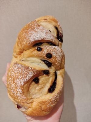 Chocolate and cranberry bread at HiPizza in Taipei