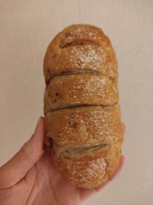 Ham and garlic bread at HiPizza in Taipei