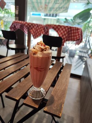 Strawberry soy milkshake at HiPizza in Taipei