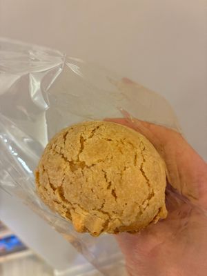 Vanilla cream puff at HiPizza in Taipei