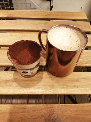 Tiramisu & cashew latte! OMG! at HiPizza in Taipei