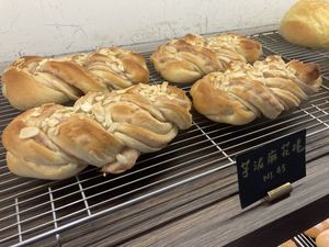 A rack of taro paste twists at HiPizza in Taipei