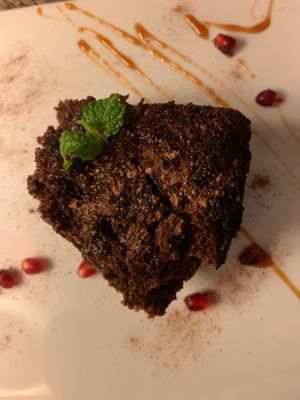 Vegan wet chocolate cake at Cardamomo in Leiria