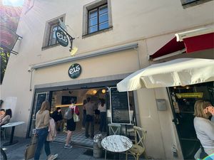 outside  at Eis Greissler in Linz