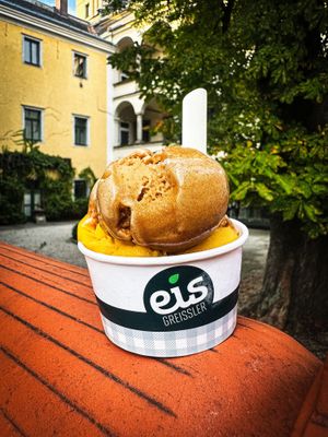 Mango & Espresso Sorbet    at Eis Greissler in Linz