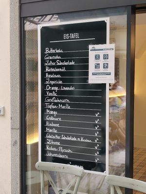 New: Edelbitter Schokolade mit Kirschen - A must try! at Eis Greissler in Linz