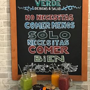 No necesitas comer menos, solo necesitas comer BIEN at Verde Bebidas & Salud in Arequipa
