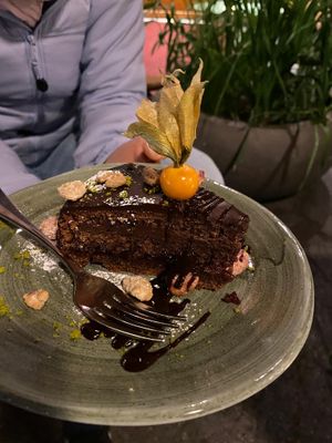 Vegane Sachertorte😍es gibt auch veganes Magenbrot😍🙌🏻im Bar Restaurant at Hotel Schweizerhof Lenzerheide in Lenzerheide