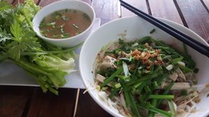 hu tieu kho (dry rice noodle with broth on side) at Thien An Phat in Ho Chi Minh City