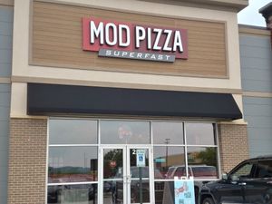 Store front at Mod Pizza in Fitchburg