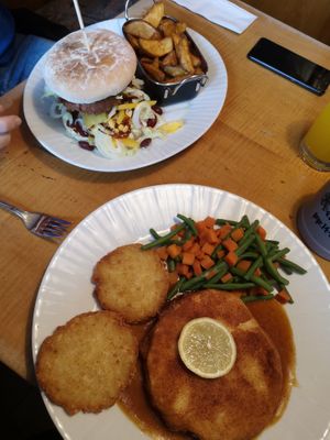 BBQ-Burger, Sellerie-Schnitzel at Hotel Gasthof Schaeffler in Sonthofen