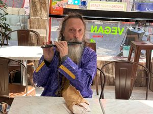 Another happy Costumer 👍💐 at Little Aladdin in Manchester