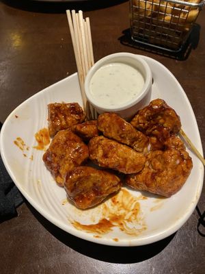 The gardein wings with bbq. *i assume the sauce that came with it is not vegan*   at Yard House in Las Vegas