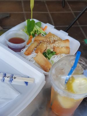 Vegan spring rolls w/ noodles and ice tea at Banh Mi Street Food in Eskilstuna