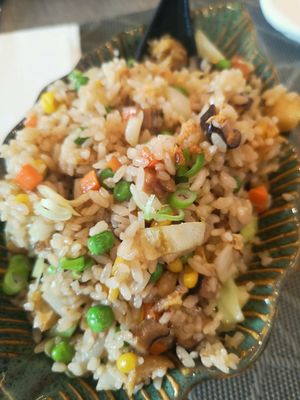  at Yoshi - Sushi & More in Madrid