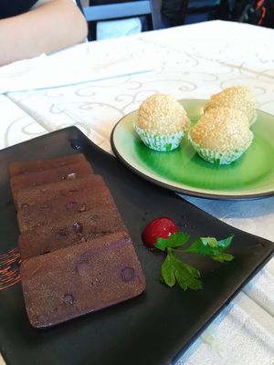 desserts at Yoshi - Sushi & More in Madrid