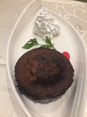 Fondant de chocolate con nata  at Yoshi - Sushi & More in Madrid