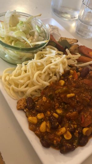 Bauernspätzle mit Chili sin Carne und Fenchelsalat  at Dreizehn in der Muehle in Augsburg