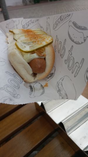 "Chili"-Hotdog at Coney 1871 - Kiosk in Wismar