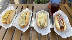 4 verschiedene vegane Hot Dogs  at Coney 1871 - Kiosk in Wismar