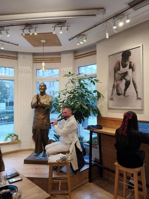 There was a meditative flute live performance. at Madal Food in Budapest