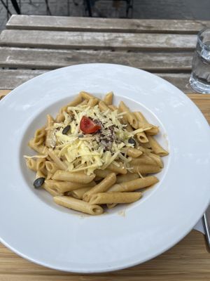 Vegan cheese pasta   at Madal Food in Budapest