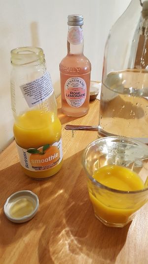 rosewater lemonade and smoothie at Madal Food in Budapest