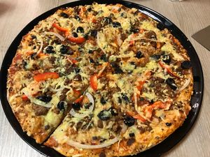 Mexicano pizza with vegan cheese  at Pizza & Pasta Poppy's in Oostende