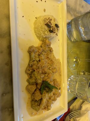 Riso basmati con bocconcini di soia al latte di cocco, arachidi e broccoli   at L'OV Osteria Vegetariana in Florence