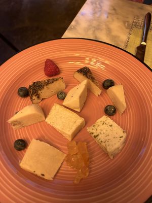 degustazione di formaggi vegani   at L'OV Osteria Vegetariana in Florence