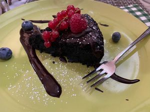 Torta al cioccolato at L'OV Osteria Vegetariana in Florence