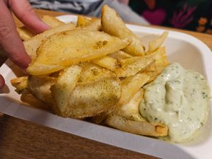 'Potato Dippers' with parsley (?) dip (4.5€) at Veg Machine in Tallinn