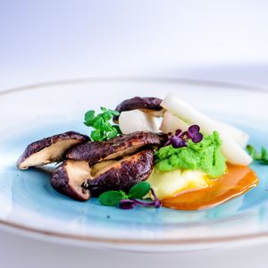 Shitake mushrooms
marinated in a Korean BBQ marinade (soy sauce, apple, pear, sake)
with mashed potatoes, radish kimchi and ssamjang (miso, gochujang, sesame oil) at MUN Restaurant in Munich