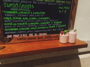 Pink smoothie : Strawberries, blueberries, oat, mint and rice milk at Sama Sama Catering in Lisbon