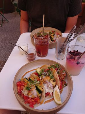 Tacos and homemade limonnade & unsweetened ice tea at Santa Rosalia in Toulon
