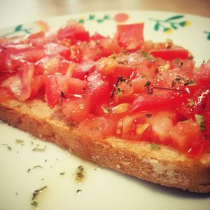 Tomato, ecological oil first coldpress, oregano and ecologic spelled bread at La Pajarita in Tenerife