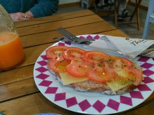 Tosta con queso vegano at La Pajarita in Tenerife