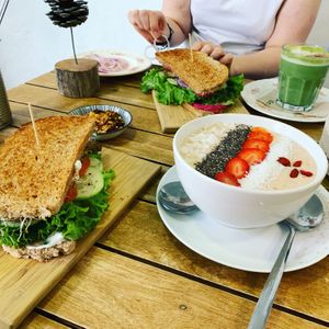 Smoothie bowl sandwiches and matcha latte at La Pajarita in Tenerife